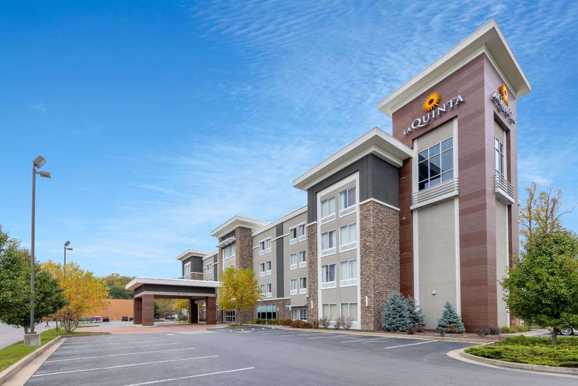 La Quinta By Wyndham Morgantown Hotel Exterior photo